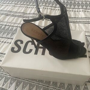 Elegant peep toe sandal